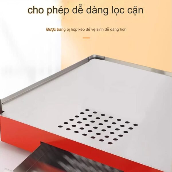 Máy làm Bắp Rang Bơ được thiết kế với mặt kính cường lực trong suốt, mang phong cách hiện đại, dễ dàng thu hút sự chú ý của khách hàng.