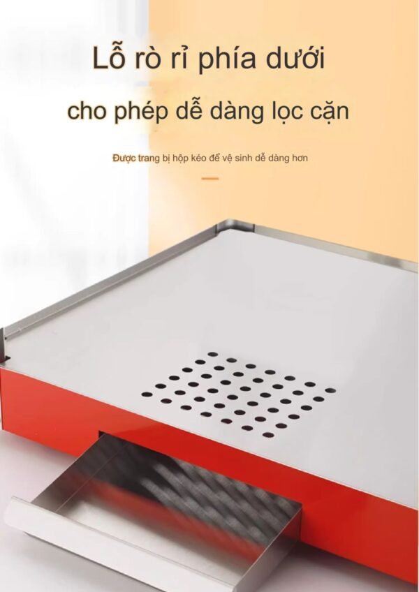 Máy làm Bắp Rang Bơ được thiết kế với mặt kính cường lực trong suốt, mang phong cách hiện đại, dễ dàng thu hút sự chú ý của khách hàng.